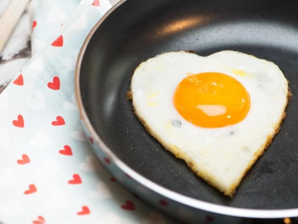 Menschen mit Gefäßverkalkung dürfen zwei Eier in verarbeiteter Form pro Woche essen. Foto: Franziska Gabbert