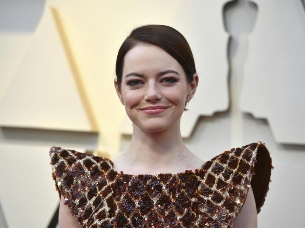Pailletten und Perlen: Emma Stone trägt ein extravagantes Outfit von Louis Vuitton. Foto: Jordan Strauss/Invision/AP