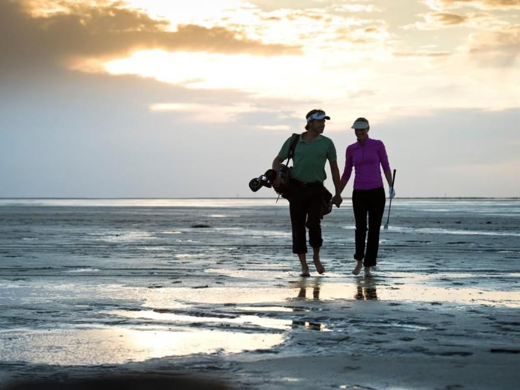 Nach dem Golfen ins Watt? Golferurlauber wünschen sich mehr und mehr Angebote abseits des Platzes. Foto: www.golfkueste.de/Stephan von Stengel