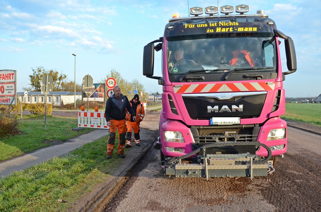 Bauarbeiten B 184 in Zerbst Einmündung Kirschallee