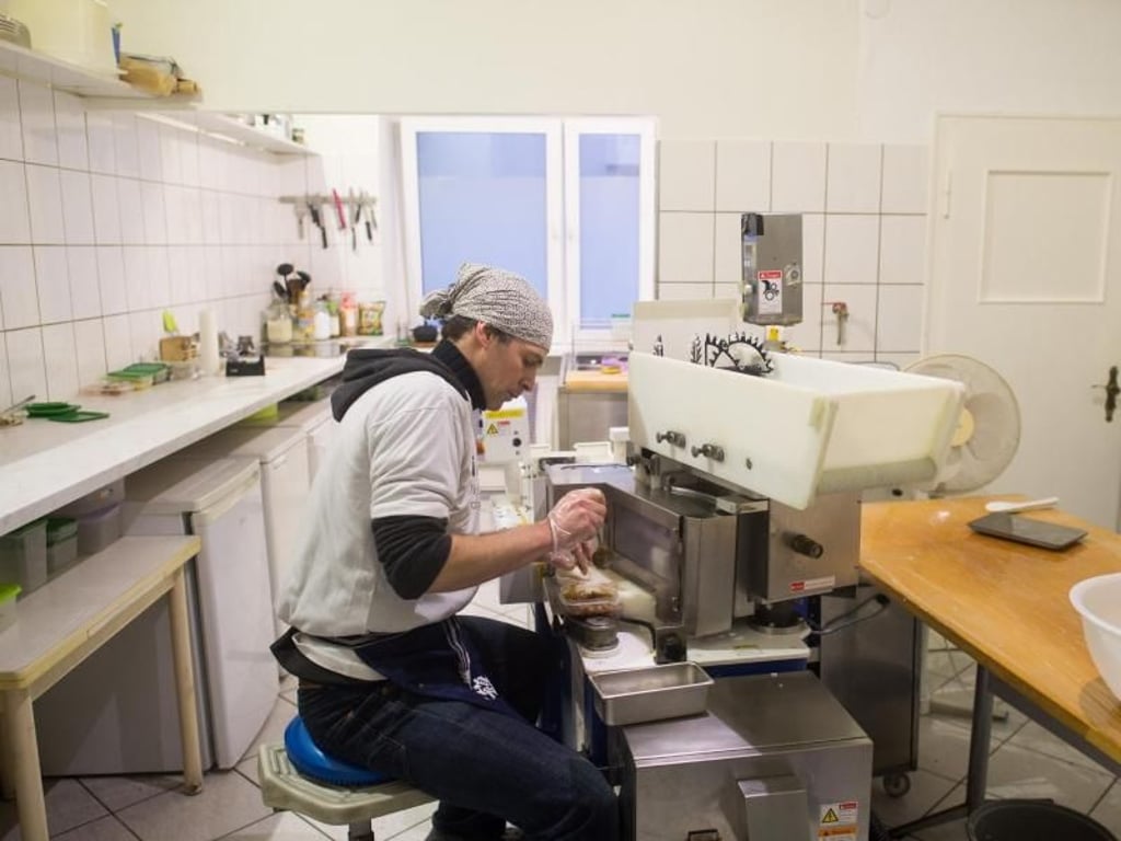 Was die Füllung der Onigiri angeht, gibt es keine Regeln: Fisch, Hackfleisch, Gemüse oder Avocadocreme - alles ist erlaubt. Foto: Klaus-Dietmar Gabbert