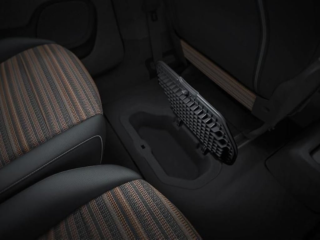 Keller im Auto: Auch im Unterboden bieten manche Fahrzeuge ein Plus an Platz.
Foto: Citroën