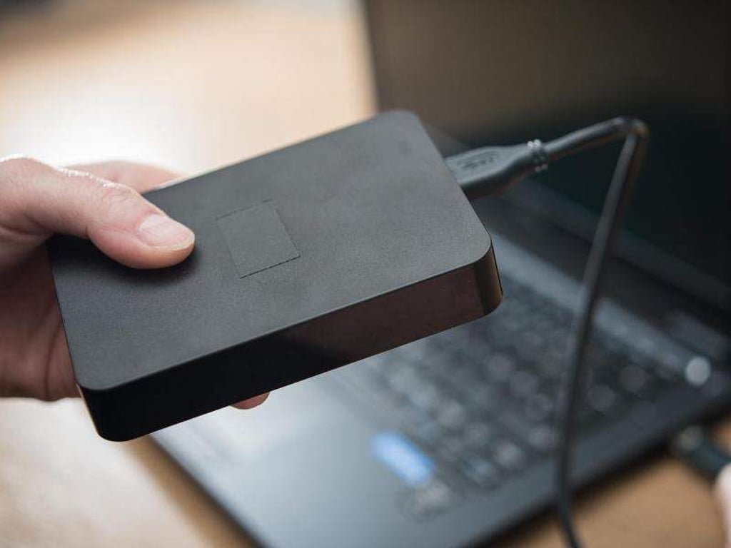Damit nicht nur der Mac, sondern auch der PC auf externe Datenträger schreiben und von ihnen lesen kann, braucht es ein gemeinsames Dateiformat - etwa exFAT. Foto: Henrik Josef Boerger/dpa