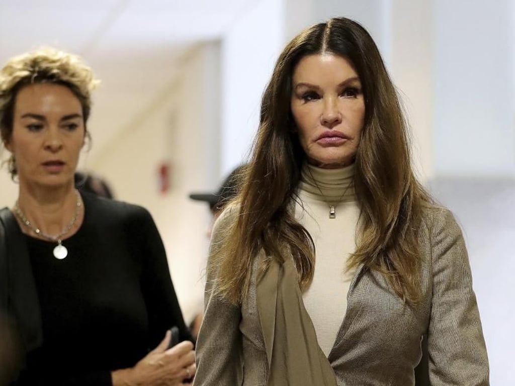 Das ehemalige Model Janice Dickinson (r) kommt zum Gericht. Sie hatte gegen Bill Cosby ausgesagt. Foto: David Maialetti/Pool The Philadelphia Inquirer/AP