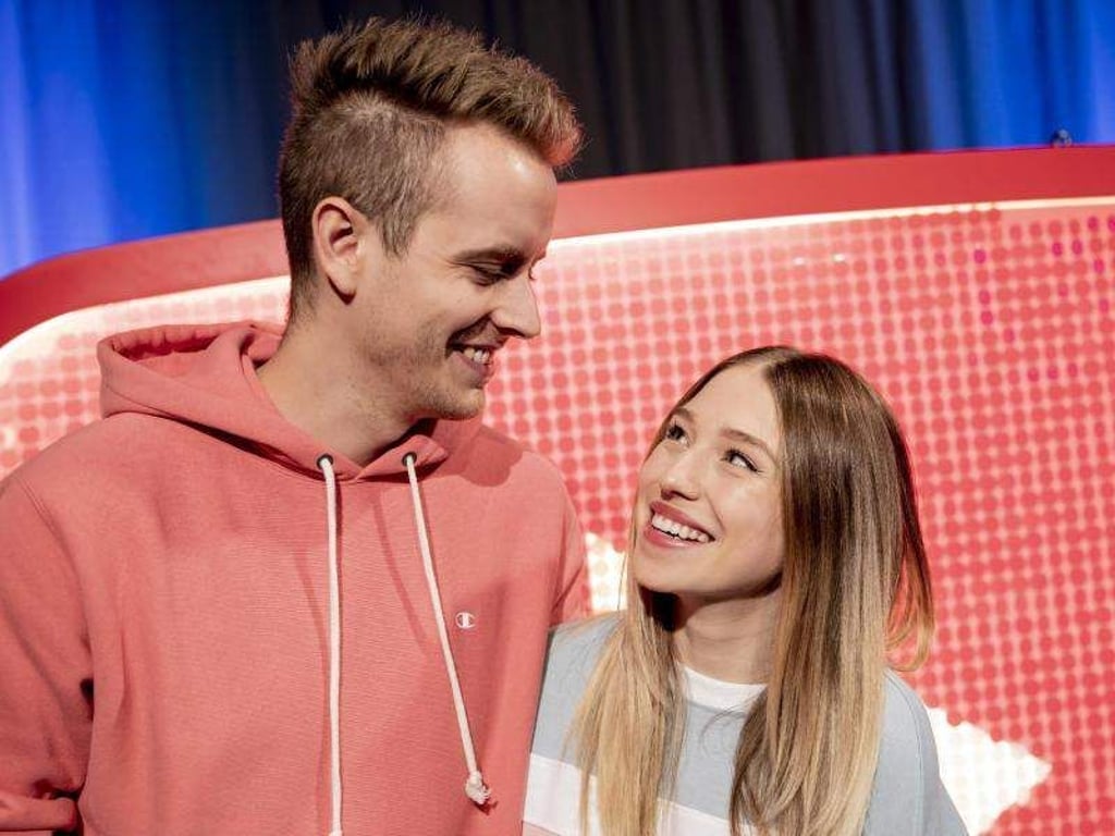 Das YouTuber-Paar Julian «Julienco» Claßen und Bianca «Bibi» Claßen 2018 in Berlin. Foto: Christoph Soeder/dpa