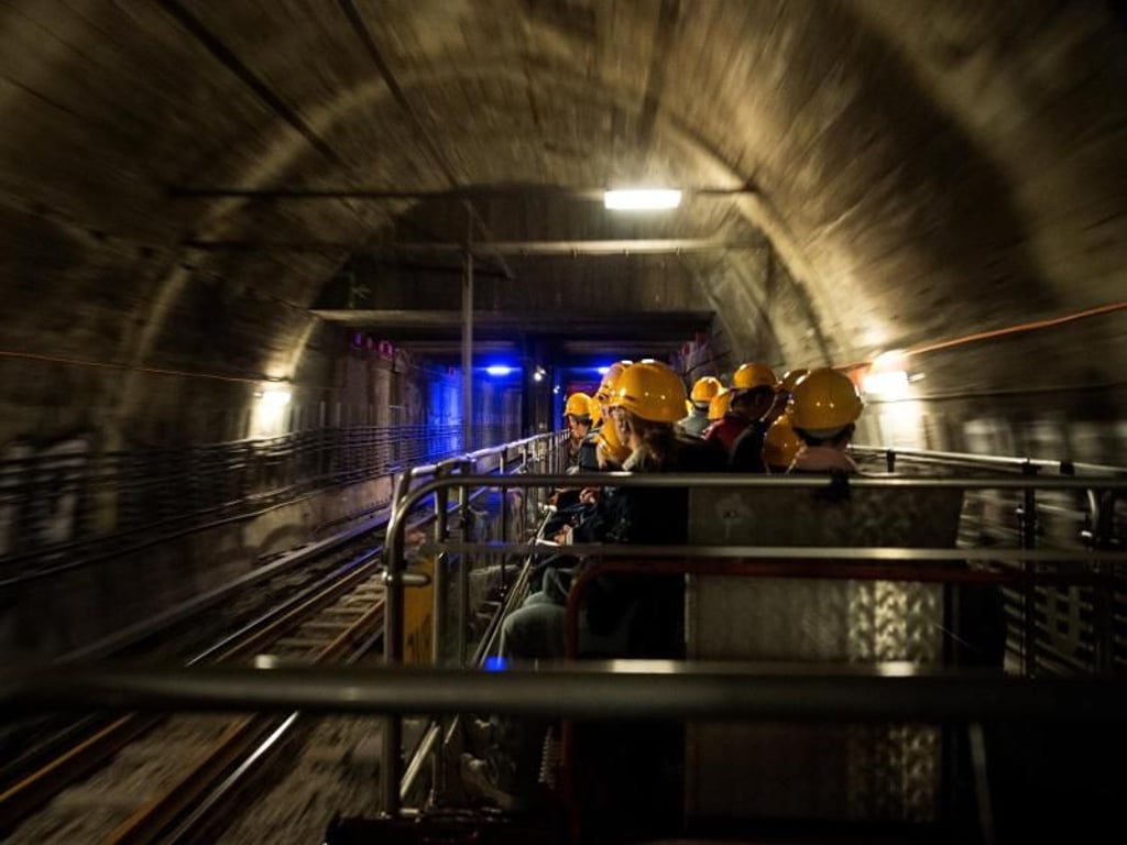 Spannender Blick in die Unterwelt: Eine Fahrt mit der Cabrio-U-Bahn führt die Teilnehmer auch durch sonst kaum befahrene Tunnel. Foto: Andrea Warnecke