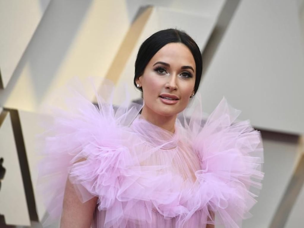 Rosa war eine der Farben auf dem roten Teppich: Countrystar Kacey Musgraves, die kürzlich einen Grammy für das beste Album gewonnen hat. Foto: Jordan Strauss/Invision/AP