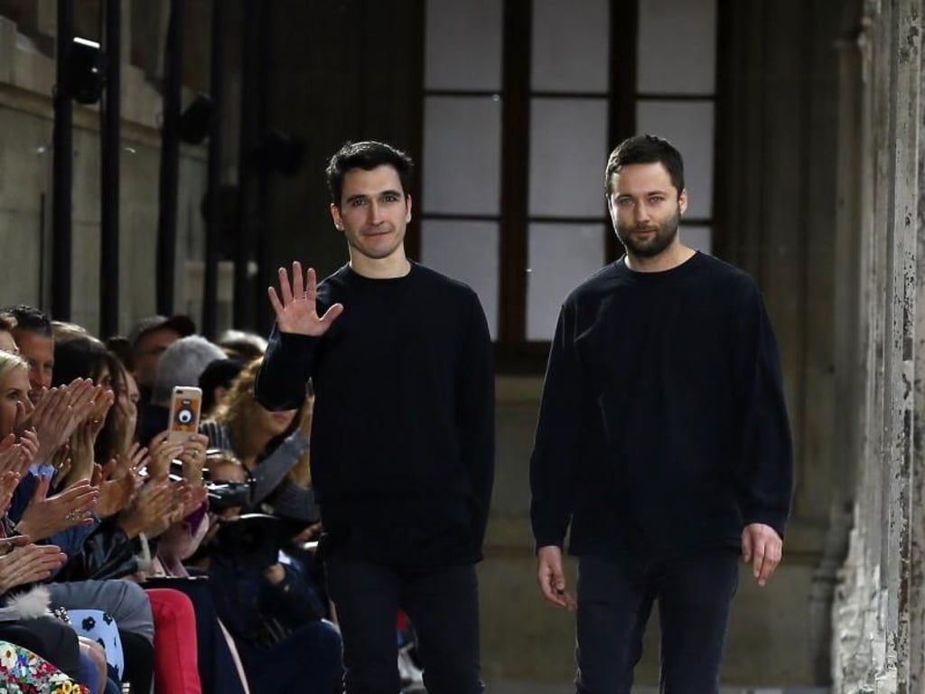 Die Designer Lazaro Hernandez (l) und Jack McCollough vom New Yorker Mode-Label Proenza Schouler in Paris. Foto: François Mori