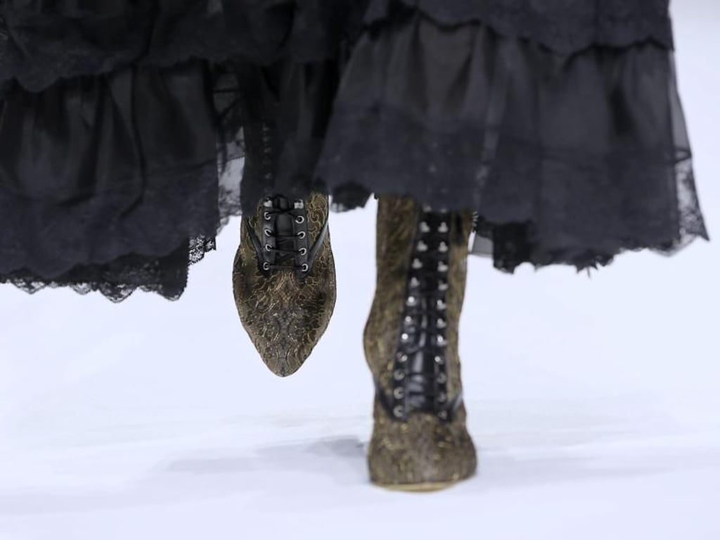 Geschnürte Stiefel von Shiatzy Chen. Foto: Yoan Valat