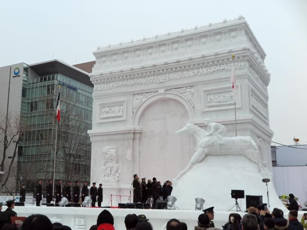 17,5 Meter hoch und 24 Meter breit ist diese Nachbildung des Pariser Arc de Triomphe. Foto: Lars Nicolaysen