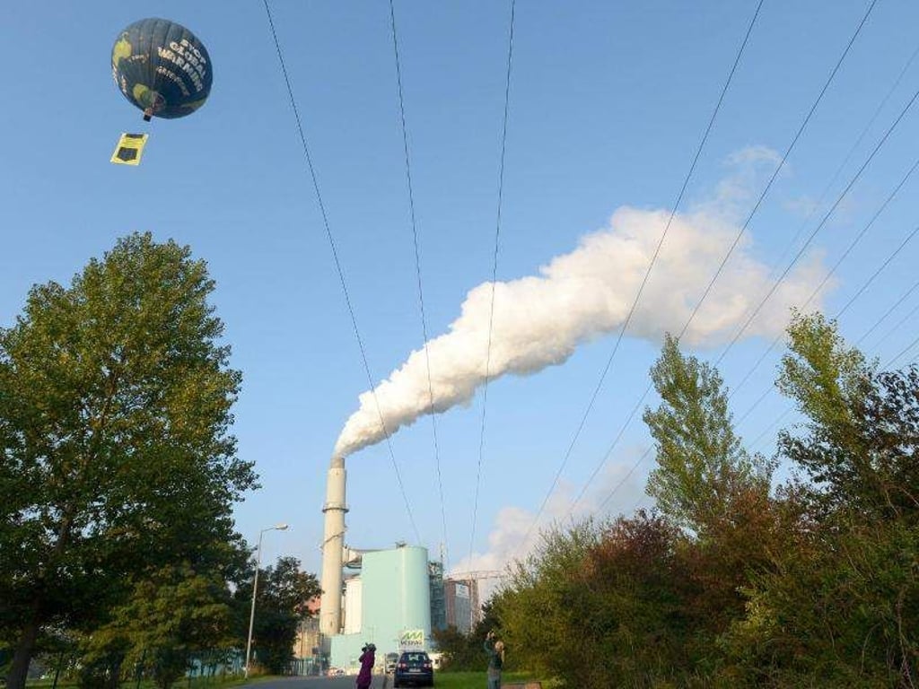 Die Umweltorganisation Greenpeace protestierte mit einem Ballonflug. Foto: Peter Endig