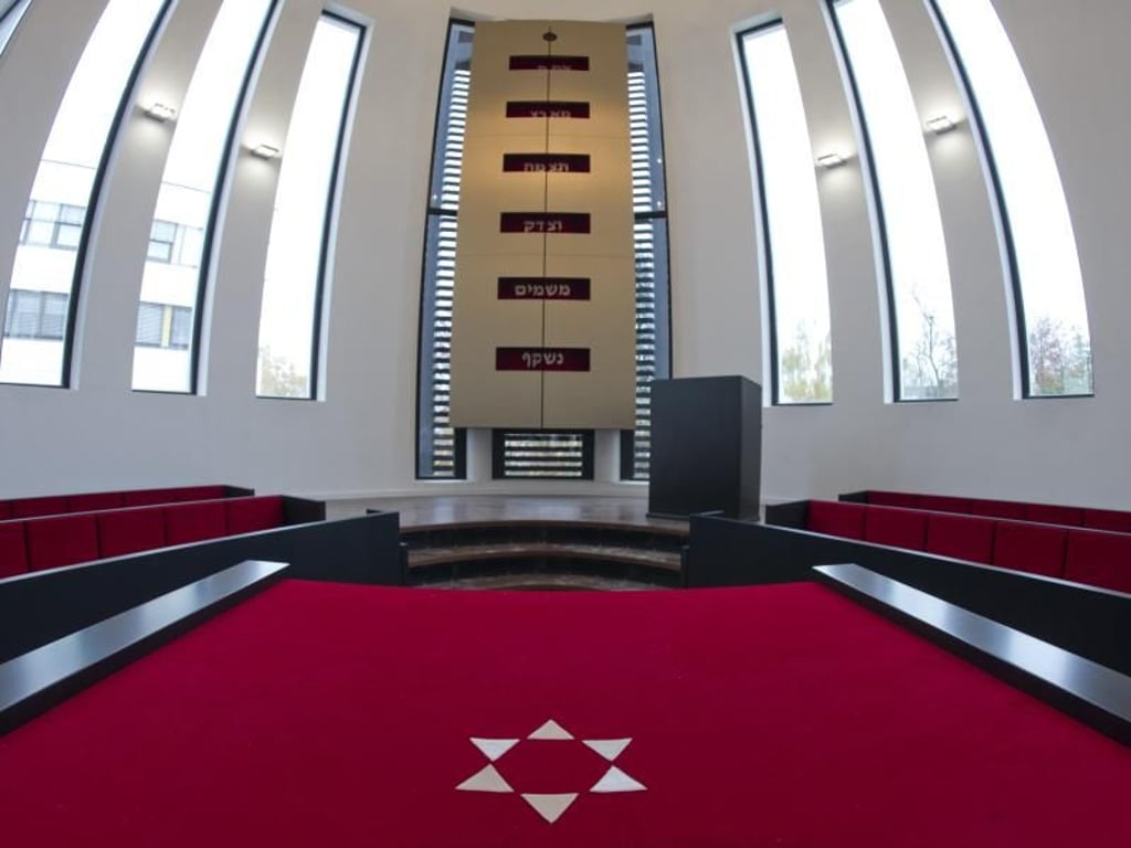 Blick in den Gebetsraum der Synagoge in Speyer. Foto: Uwe Anspach
