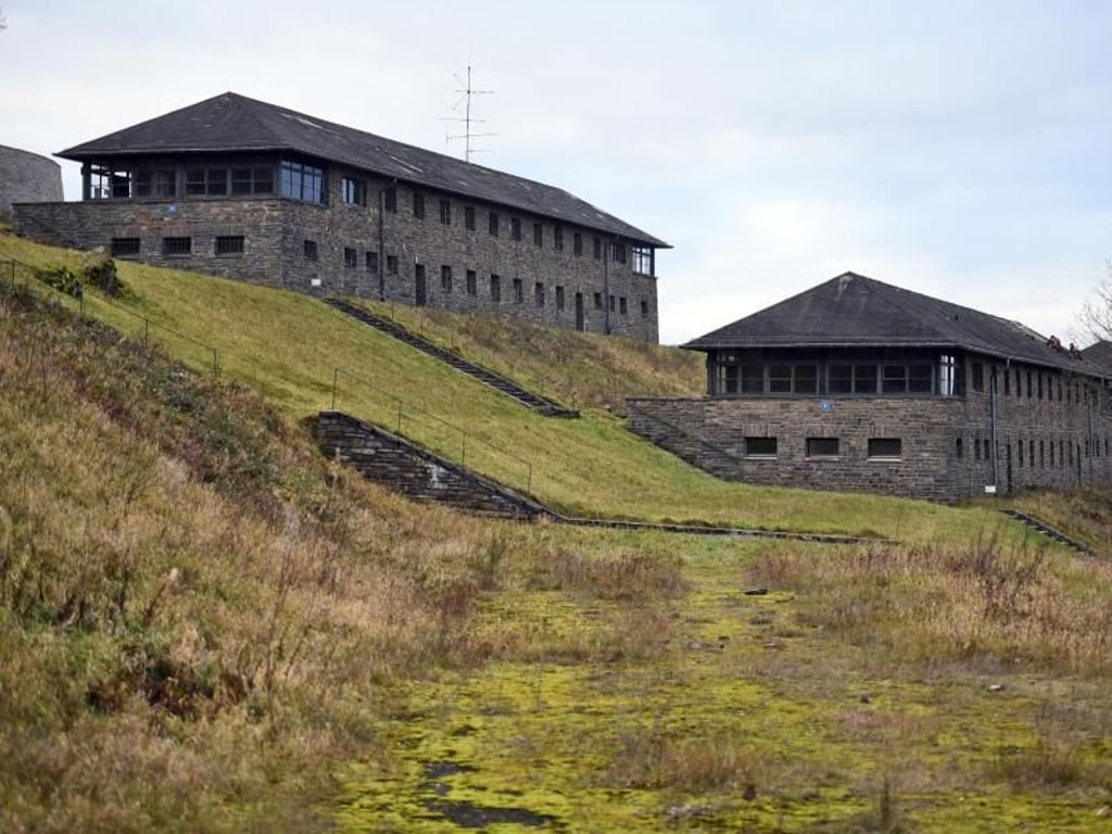 Die NS-Ordensburg Vogelsang, die vom Nationalpark Eifel umgeben ist, wurde als Ausbildungszentrum für die NSDAP-Verwaltungselite gebaut. Foto: Henning Kaiser