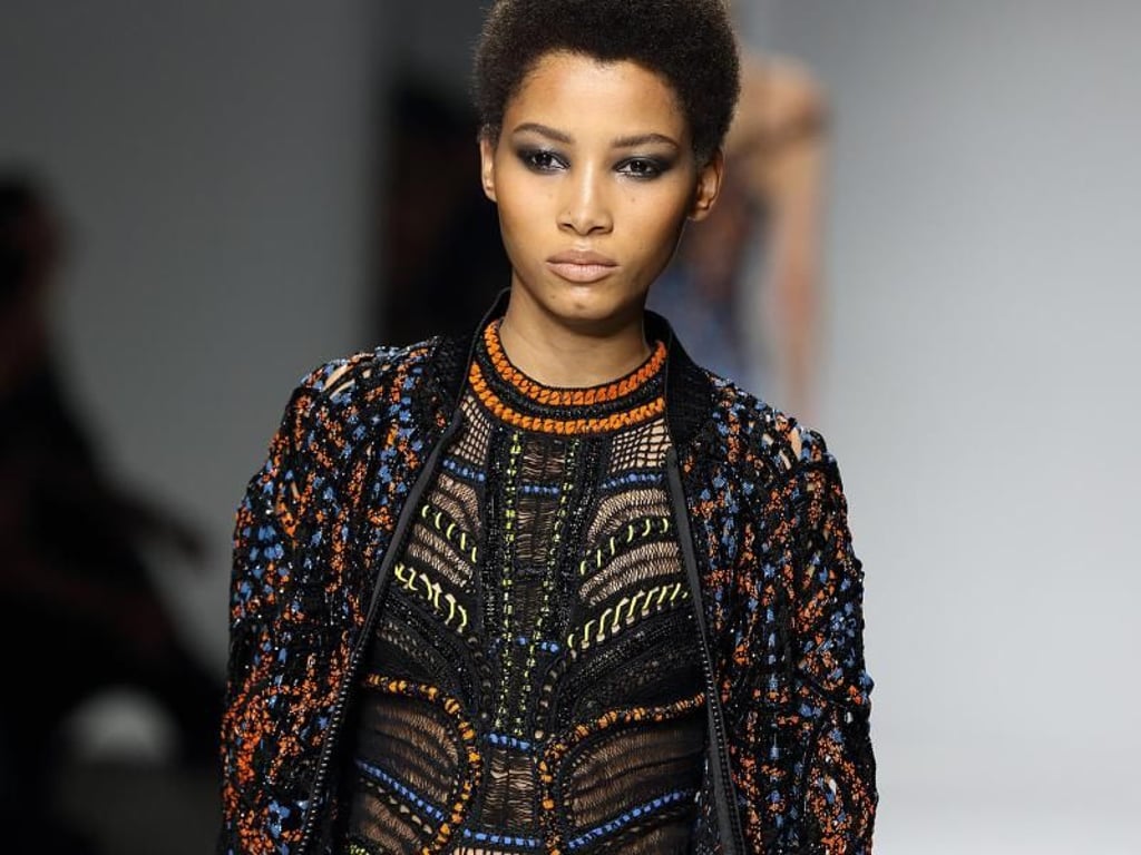 Versace setzte bei den Haute-Couture-Schauen auch auf kontrastreiche Muster. Foto: Hendrik Ballhausen