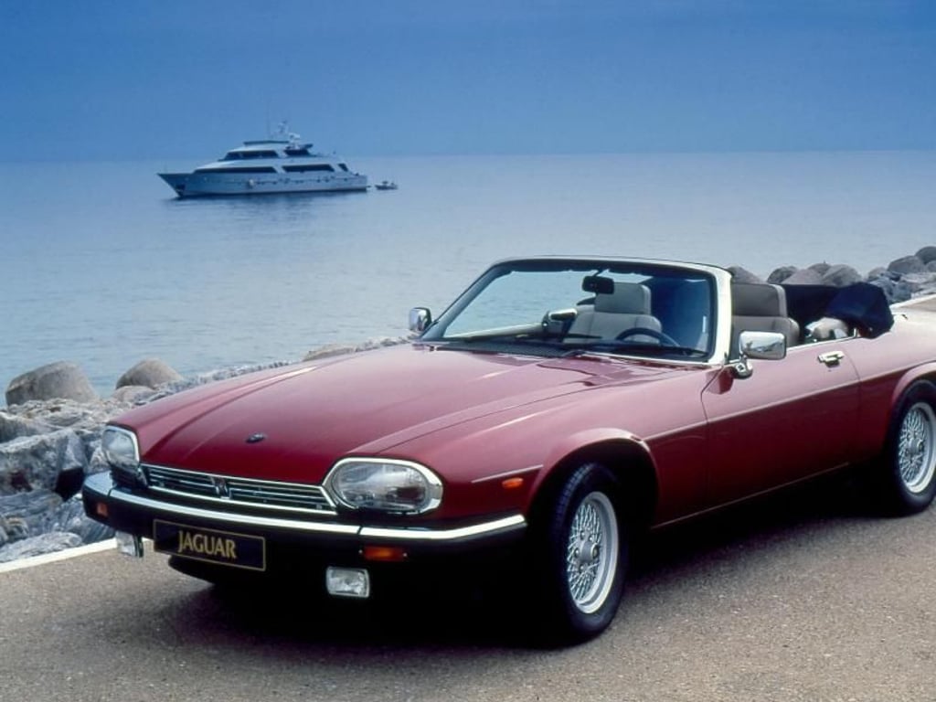 Offenherzig: 1988 löste der Jaguar XJ-S als Vollcabrio den targa-artigen Vorgänger ab. Foto: JDHT/dpa-tmn