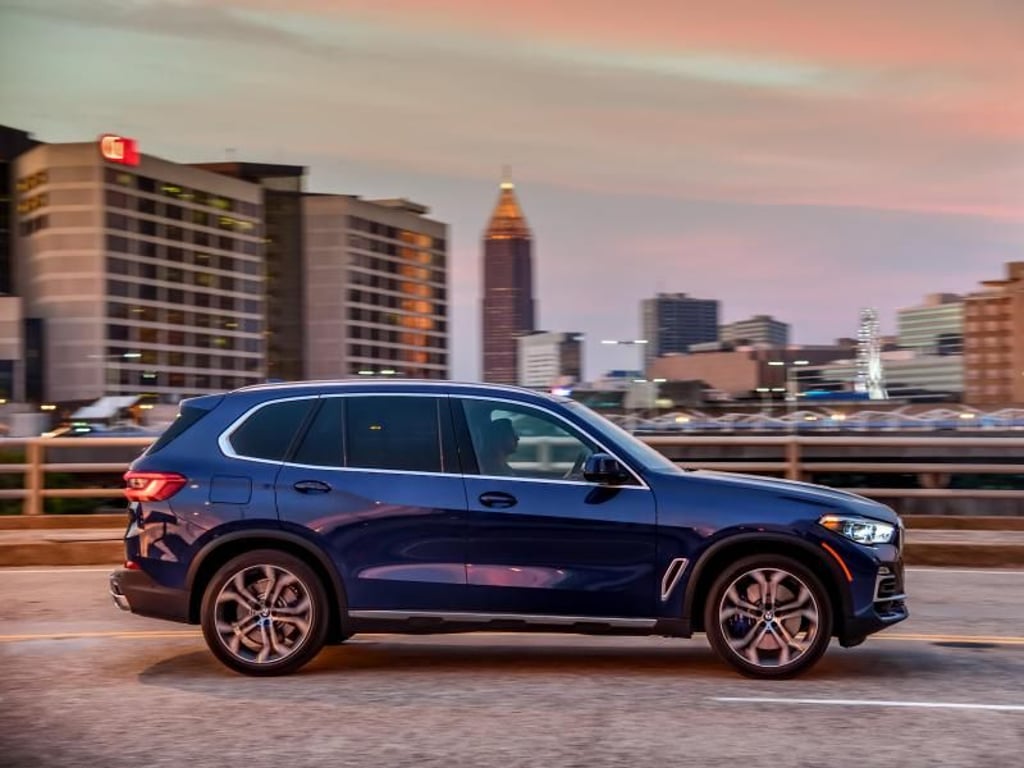 Der X5 ist in Länge und Radstand um vier Zentimeter gewachsen und er ist fast sieben Zentimeter breiter geworden. Foto: BMW