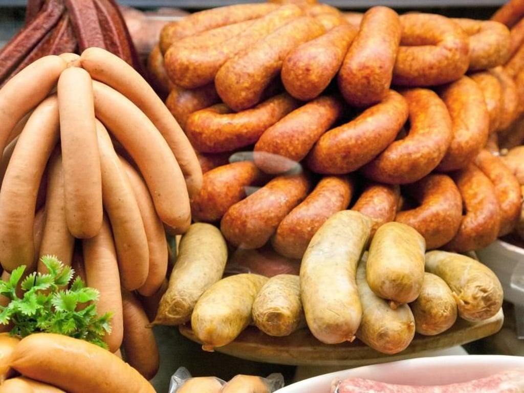 Wer die empfohlenen 300 bis 600 Gramm Fleisch pro Woche nicht überschreiten will, muss auch Wurst einrechnen. Foto: Kai Remmers
