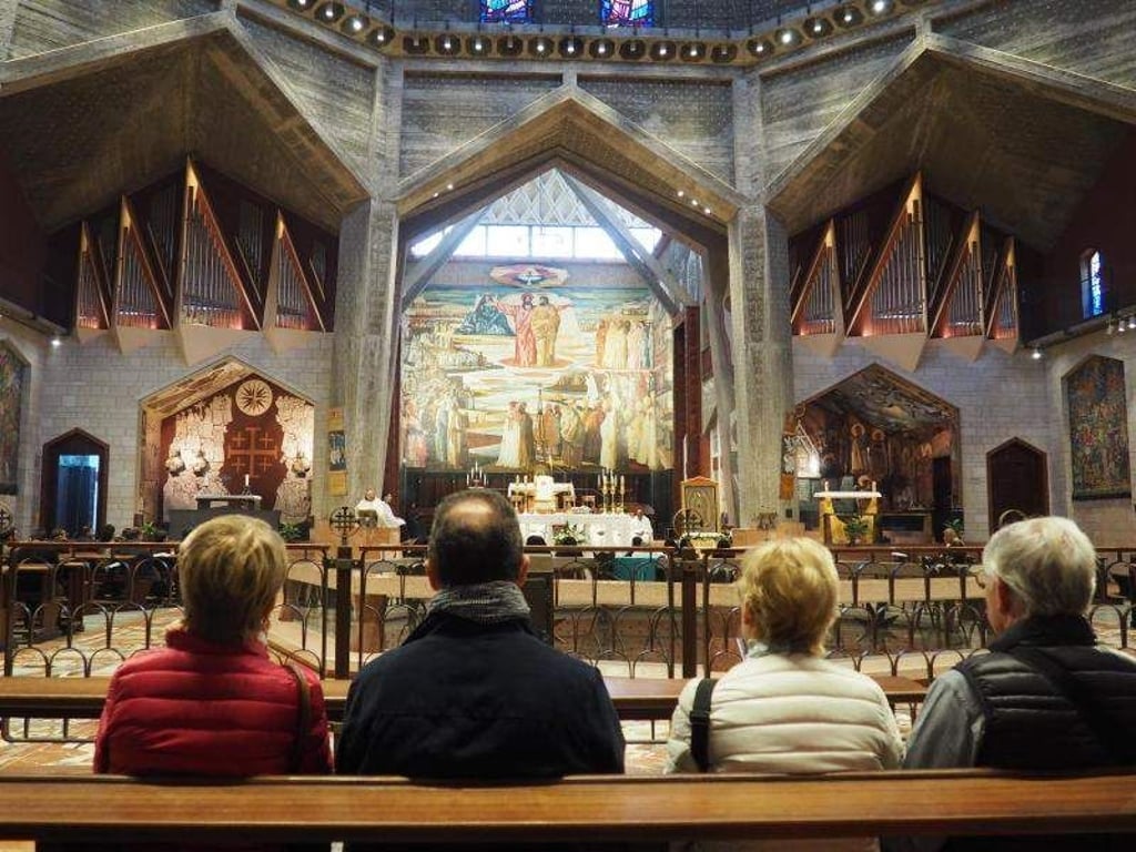 Viele Pilger besuchen Nazareth und Bethlehem. Die Verkündigungsbasilika in Nazareth steht laut katholischem Glauben an dem Ort, an dem der Erzengel Gabriel Maria die Geburt Jesu verkündete. Foto: Stefanie Järkel