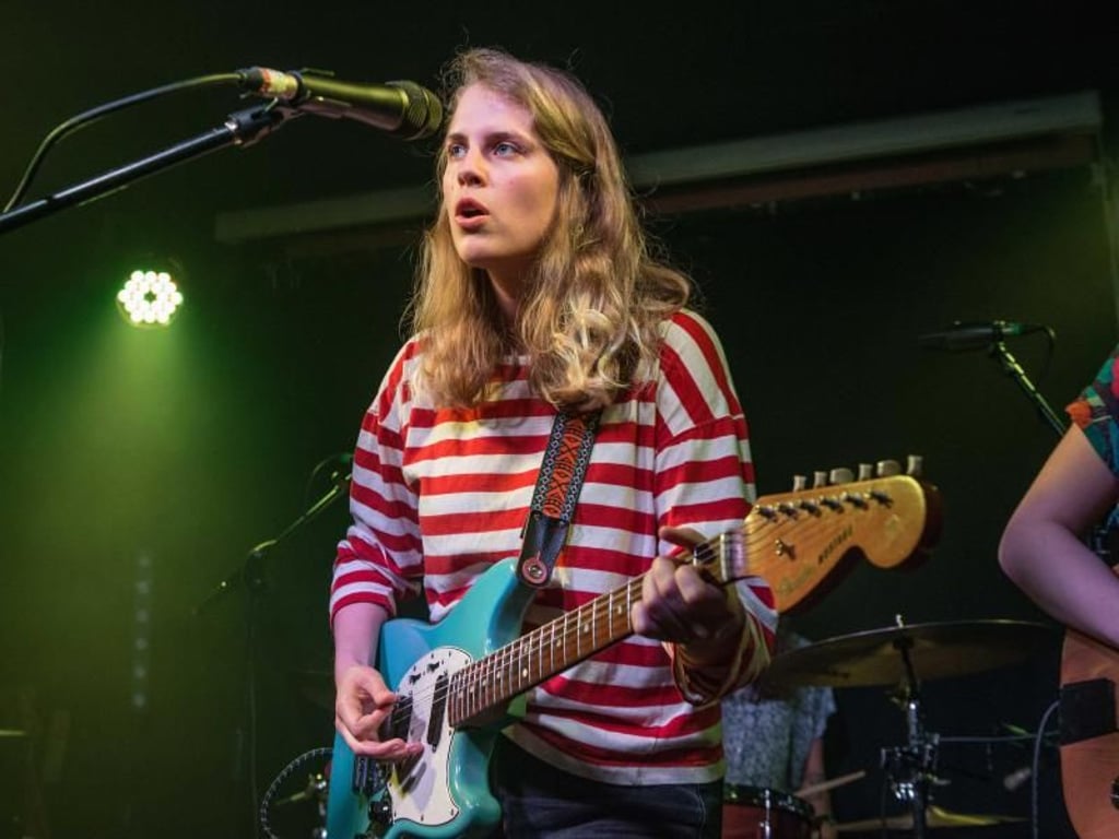 Die britische Songwriterin Marika Hackman bei einem Konzert in London. Foto: Joshua Atkins