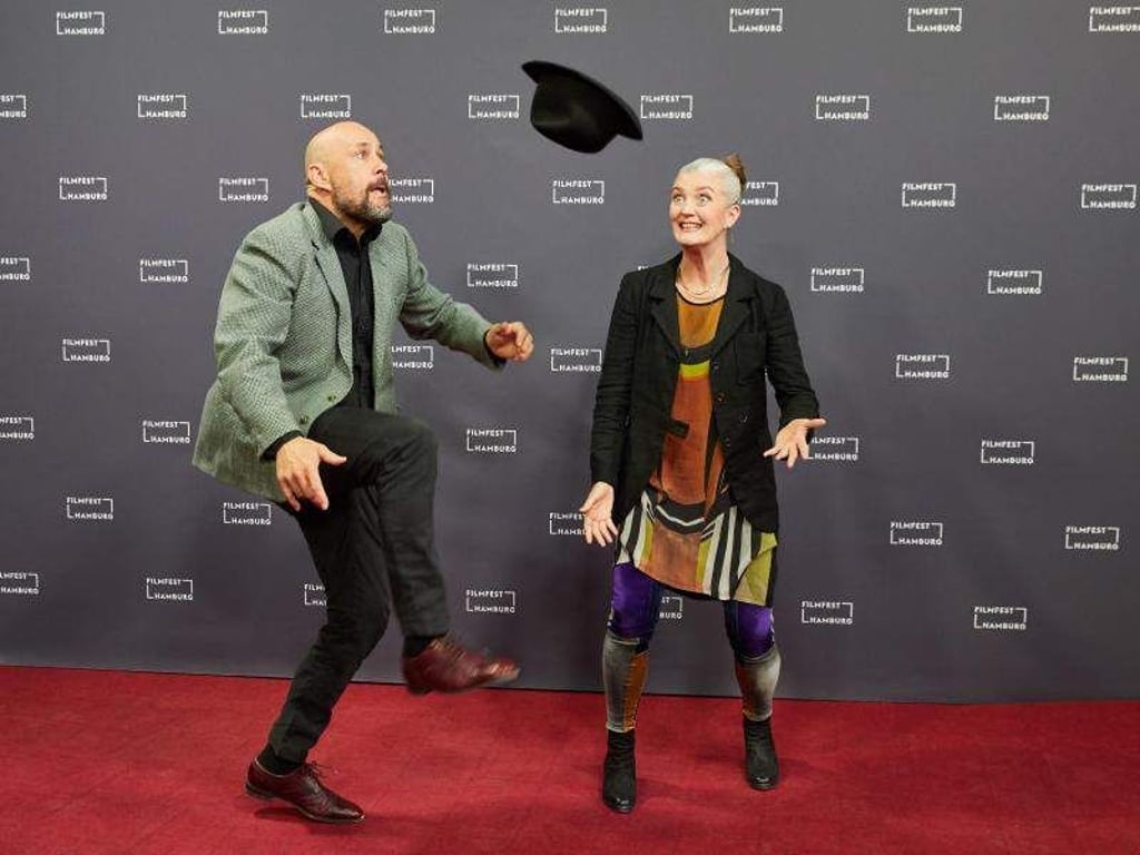 Ausgelassene Stimmung auf dem roten Teppich: Regisseur Benedikt Erlingsson und Schauspielerin Halldora Geirhardsdottir. Foto: Georg Wendt