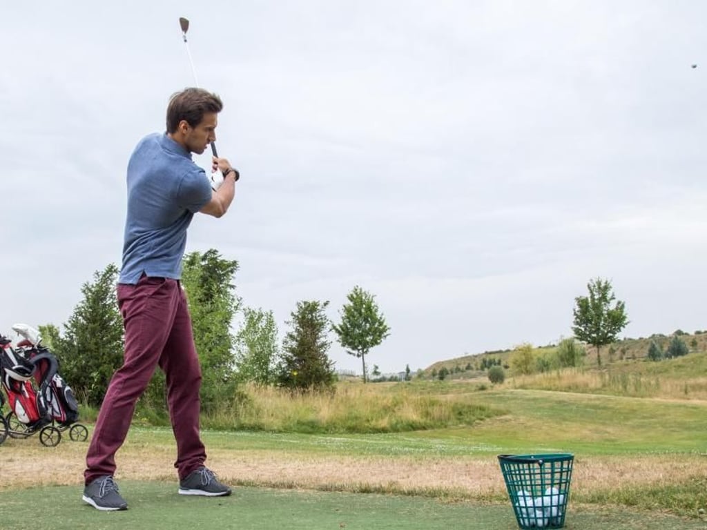 Für einen guten Abschlag trainieren Golfer besser nicht nur auf dem Platz. Foto: Christin Klose