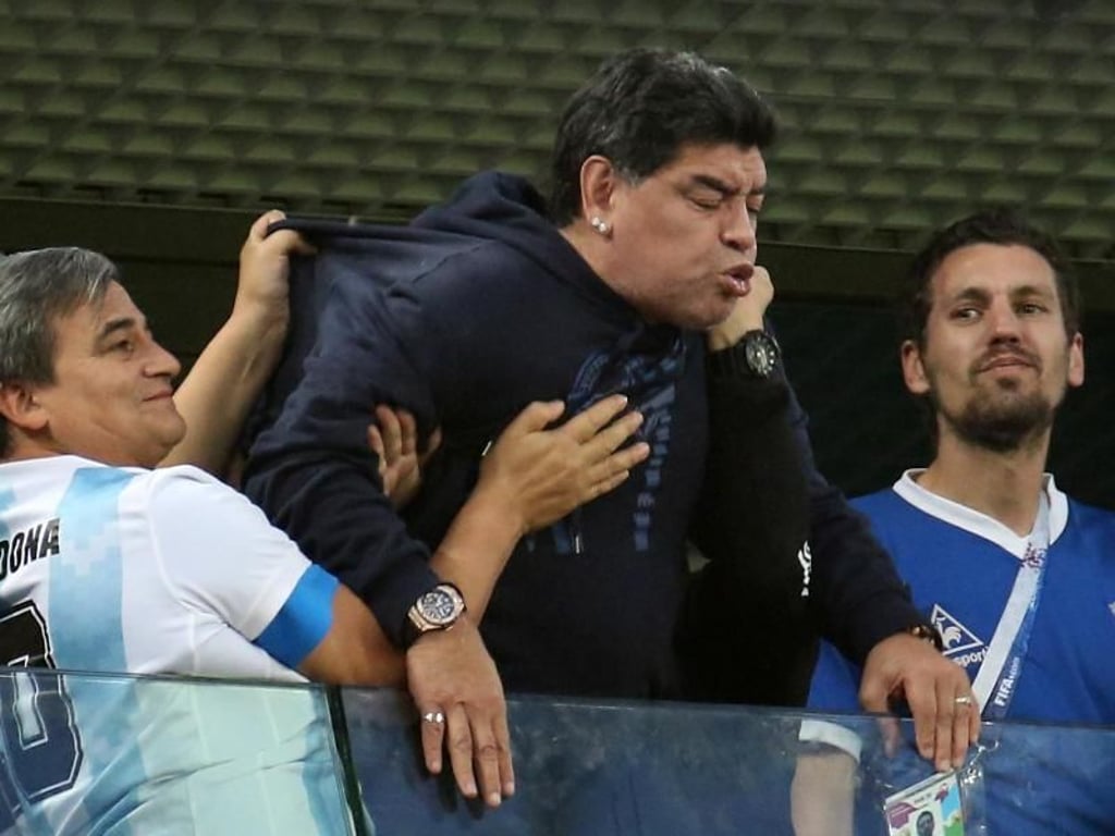 Sichtlich derangiert: Diego Maradona während des Spiels seiner Argentinier gegen Nigeria. Foto: Peter Kovalev/TASS