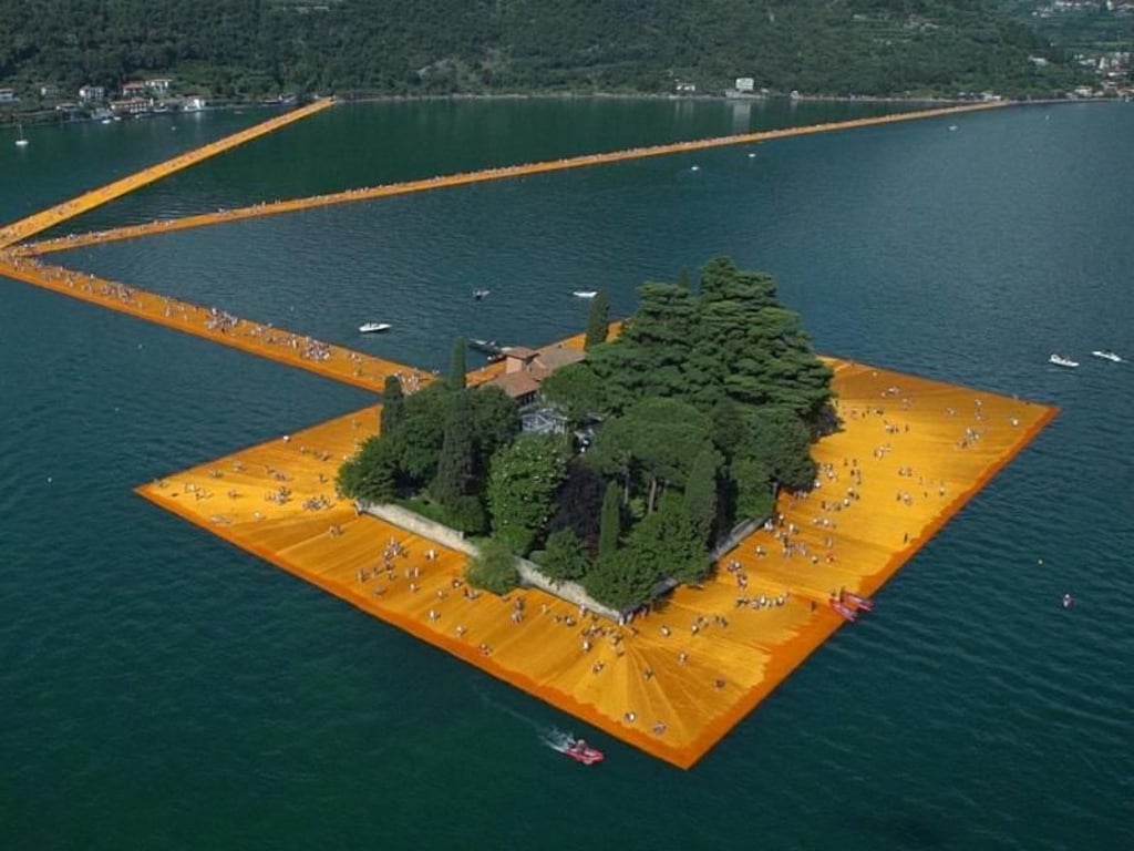 Spektakulär: Christos Projekt «Floating Piers». Foto: Wolfgang Volz/Alamode Film