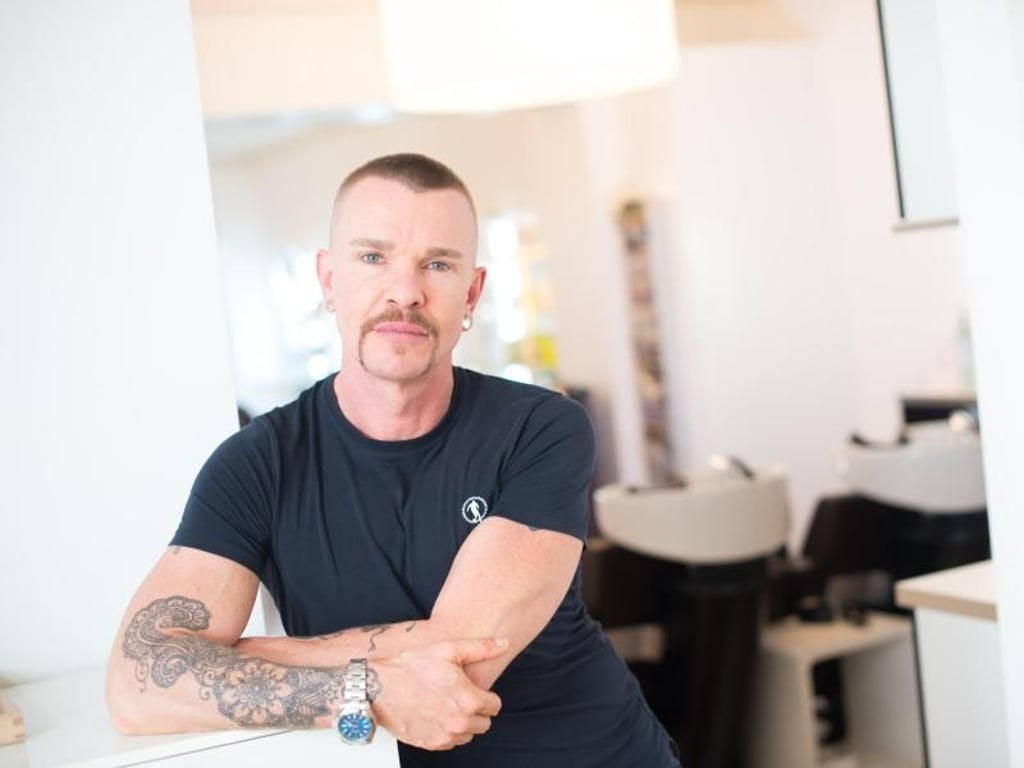 Peter Arnheim ist Visagist und Friseurmeister aus Berlin. Foto: Klaus-Dietmar Gabbert