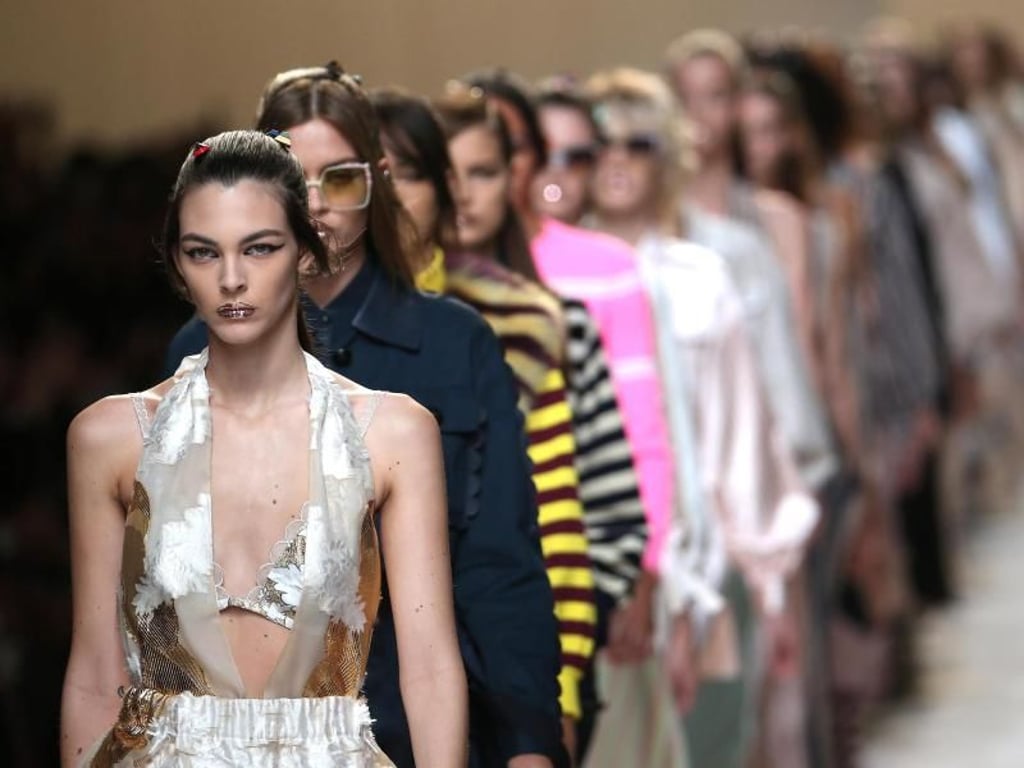 Fendi will mit zarten Sorbet-Tönen heißen Sommertagen etwas entgegensetzen. Foto: Matteo Bazzi