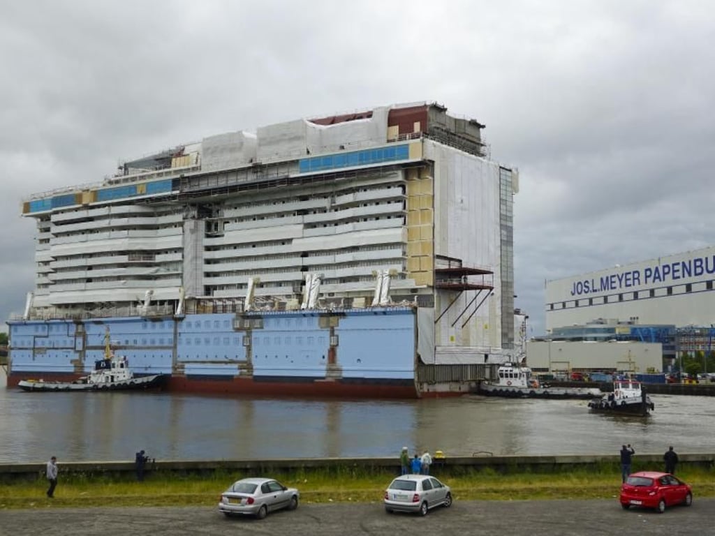 Die «Ovation of the Seas» besteht derzeit noch aus mehreren großen Blöcken. Foto: Royal Caribbean International
