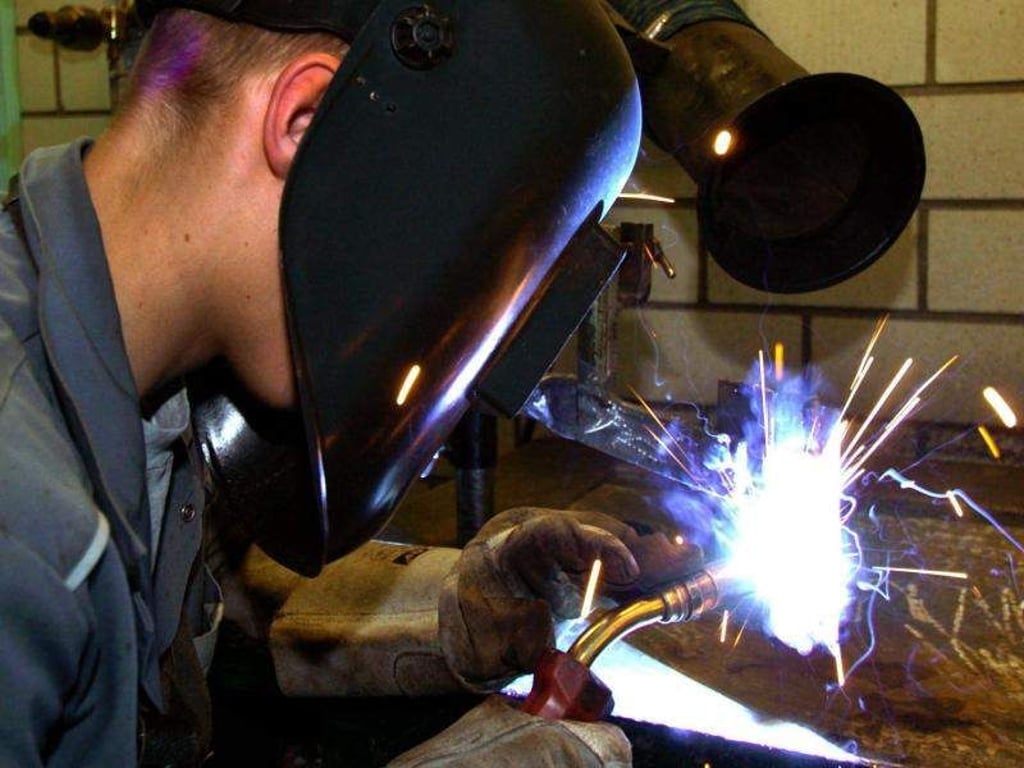 Für Mechaniker gilt ab August eine neue Ausbildungsordnung. Foto: Bernd Wüstneck/Symbolbild