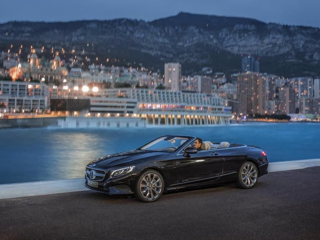 Ab 139 052 Euro gibt es das Flaggschiff nun als Cabrio. Foto: Daimler AG