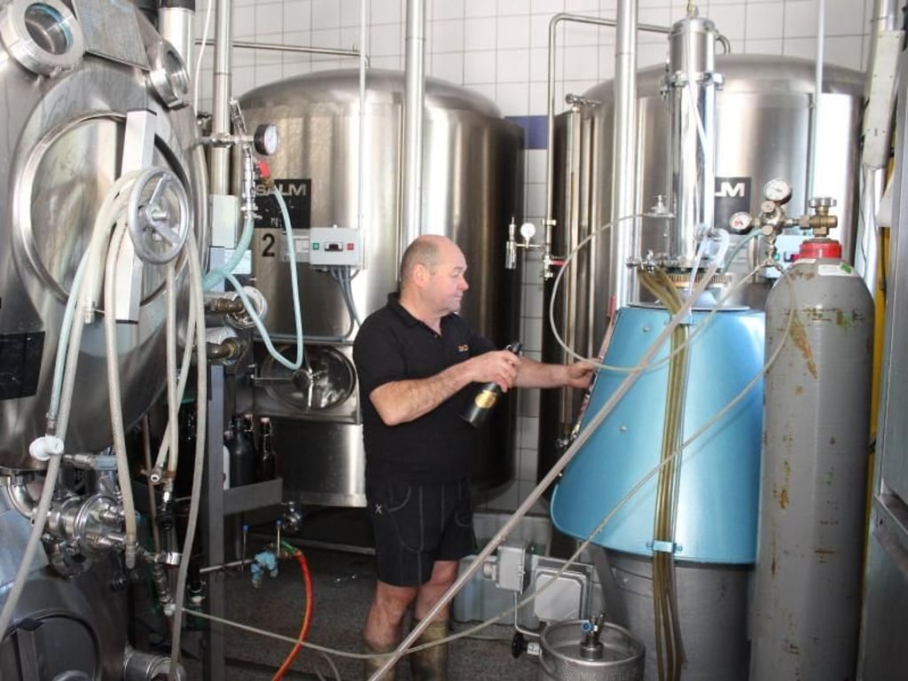 Das Innenleben von Jos Mosers Brauerei - hier entstehen fünf untergärige Biere. Foto: Bernd F. Meier