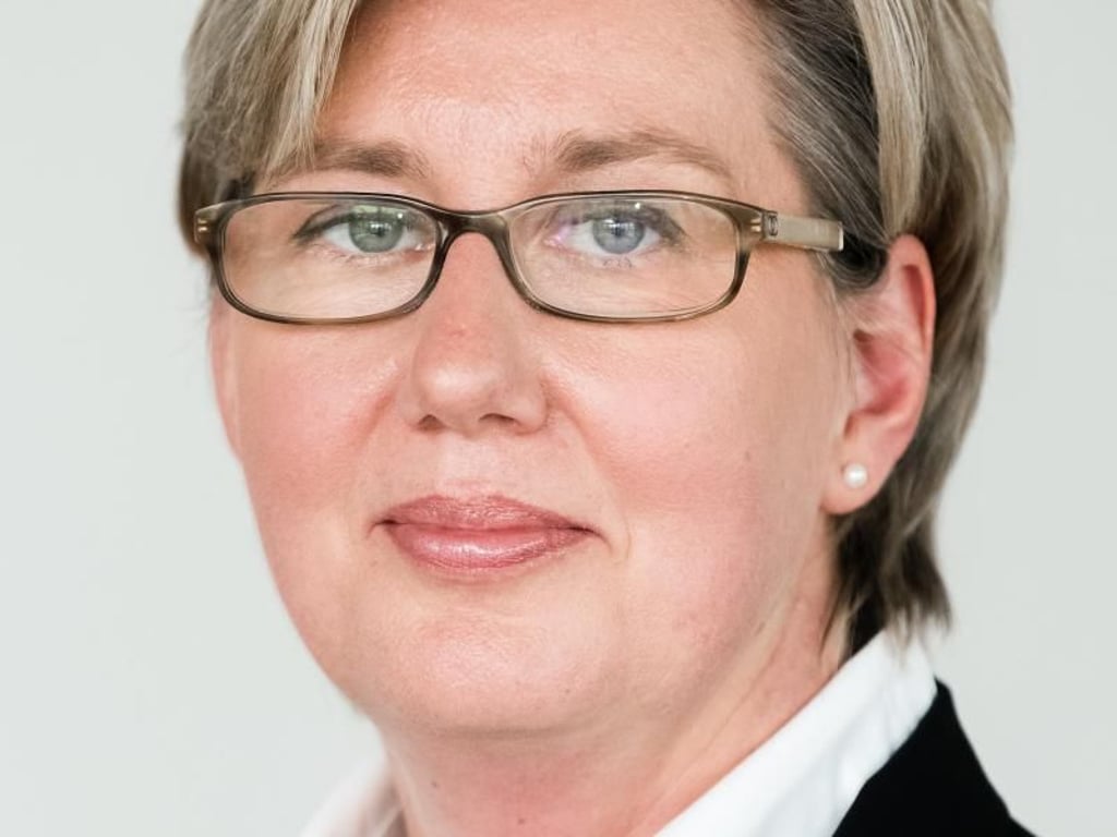 Ulrike Krauthammer ist Hauptabteilungsleiterin bei der Versicherungsgesellschaft Provinzial Nord Brandkasse in Kiel. Bereits zum fünften Mal gibt sie ihre Erfahrung als Mentorin weiter. Foto: Markus Scholz