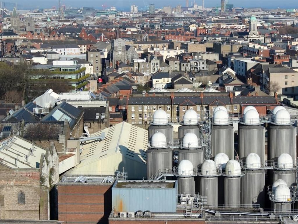 Über den Dächern Dublins: Blick aus der Gravity Bar auf dem Guinness Storehouse über die Stadt. Foto: Christoph Driessen
