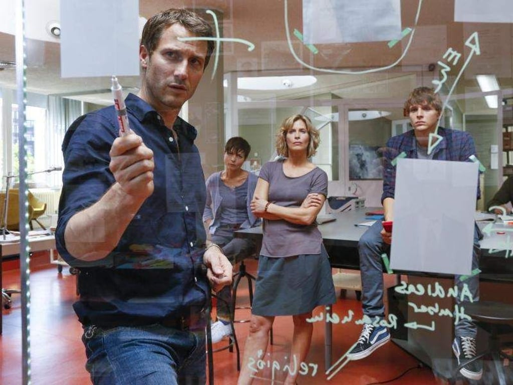 Dem Täter auf der Spur: David Rott (l-r), Henriette Richter-Röhl, Valerie Niehaus, Merlin Rose und Tobias Licht. Foto: Richard Huebner/ZDF
