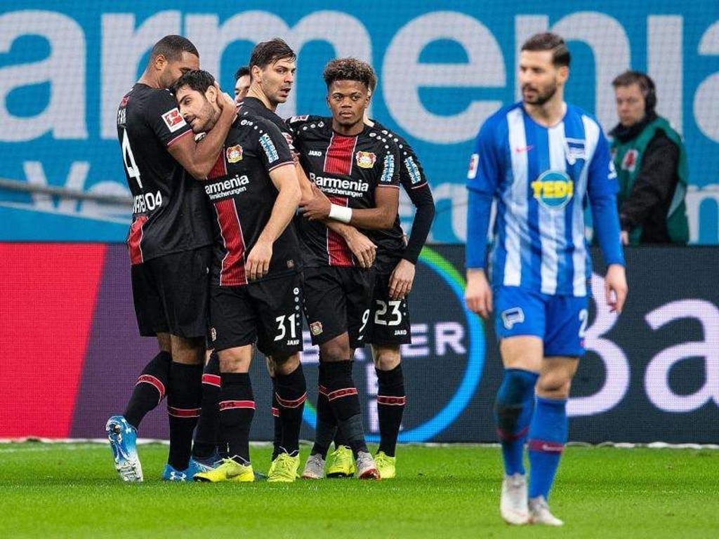 Leverkusen muss nach dem Unentschieden gegen Schalke in Berlin punkten, um die Champions-League-Chance zu wahren. Foto: Marius Becker