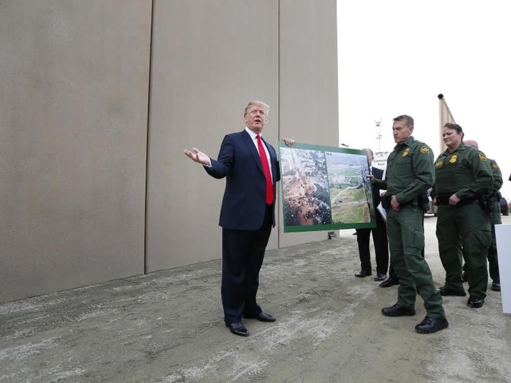 Donald Trump vermisst im Haushaltsgesetz weiterhin Geld für den Bau der Grenzmauer. Foto: K.C. Alfred/San Diego Union-Tribune via ZUMA