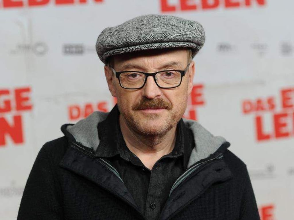 Regie-Debütant Josef Hader war auch bei der Berlinale-Eröffnung dabei und fand alles sehr «unwirklich». Foto: Tobias Hase/Archiv