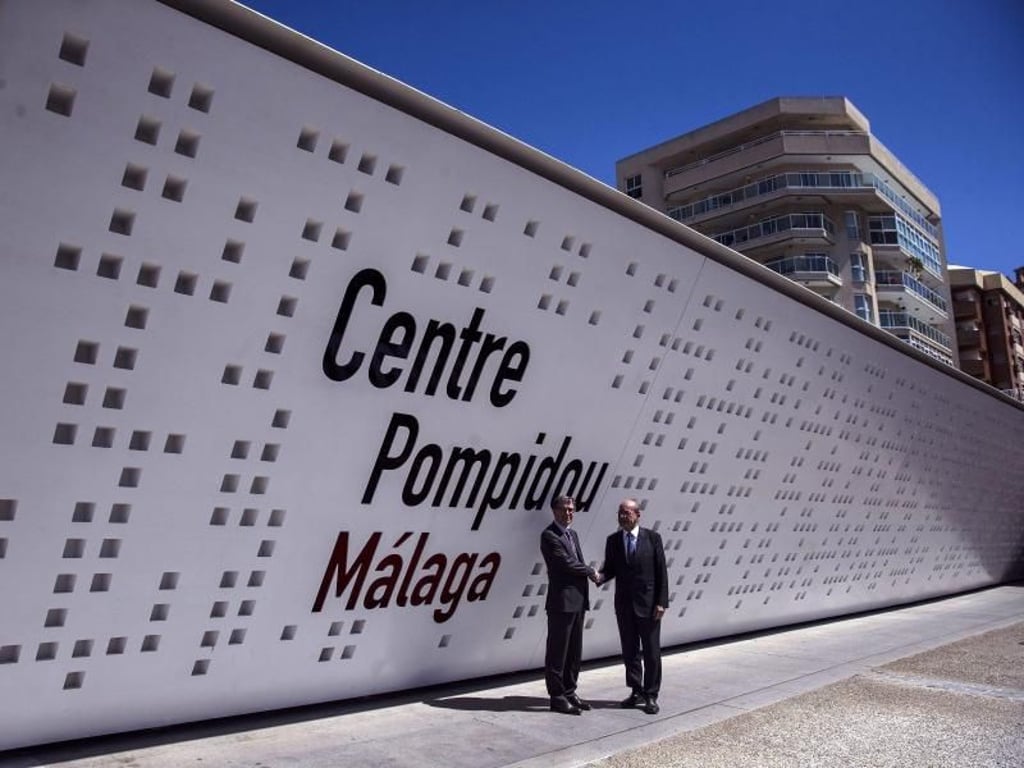 Der Präsident des Centre Pompidou in Paris, Serge Lasvignes (l), und Francisco de la Torre, der Bürgermeister von Málaga. Foto: Jorge Zapata