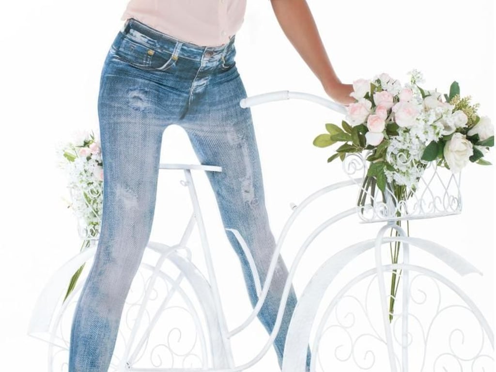 Sie sieht aus wie eine Jeans - dabei ist es eine Leggins (ca. 46 Euro). Foto: Trasparenze