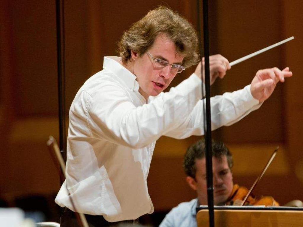 Der neue Chefdirigent der Bamberger Symphoniker: Jakub Hr??a. Foto: Daniel Karmann