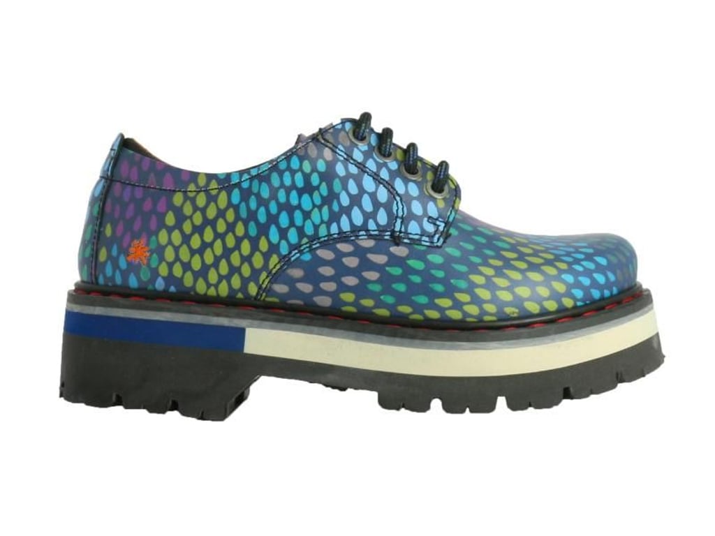 Wer es gerne auffällig mag, greift zu diesem Schuh mit rutschfester Sohle von The Art Company (135 Euro). Foto: The Art Company/dpa
