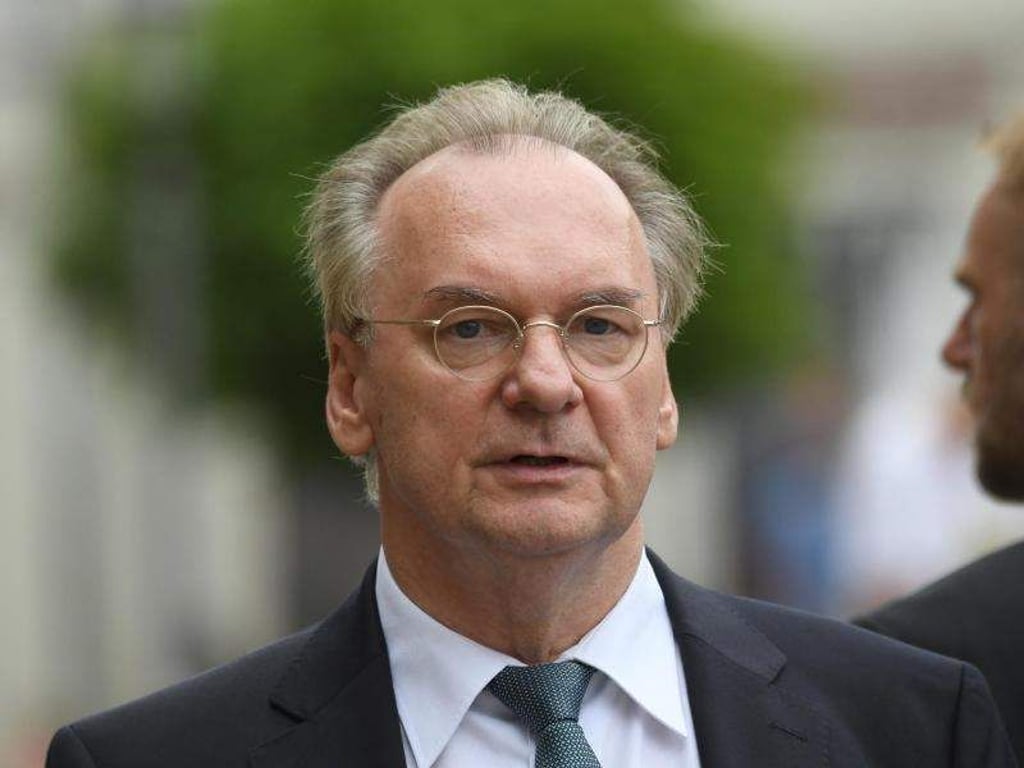 Reiner Haseloff (CDU) hat die geplante Grundgesetzänderung für den Digitalpakt kritisiert. Foto: Ralf Hirschberger/ZB/Archiv