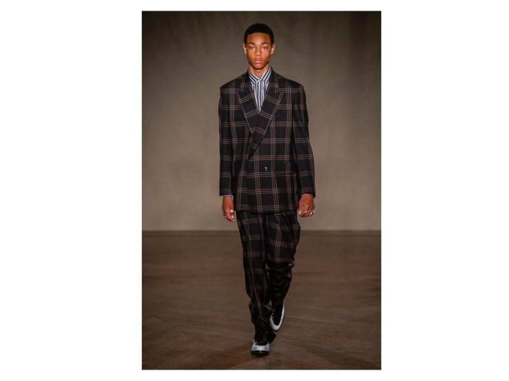 Im Karomuster passen sie gut zum Dandy-Look. Hier ein Beispiel von Paul Smith (Jacket 936 Euro, Hose 499 Euro, Shirt 220 Euro, Schuhe 737 Euro). Foto: Paul Smith