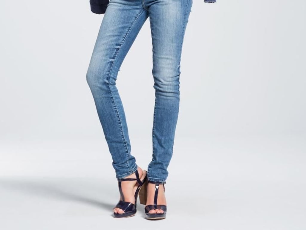 Die Skinny-Jeans wie hier von Thomas Rabe lässt sich fast mit allem kombinieren (Jeans ca. 100 Euro). Foto: Thomas Rabe