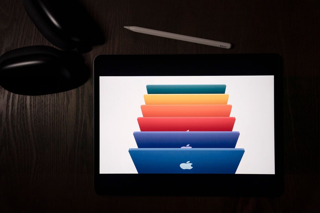 Der nur nur 11,5 Millimeter dicke iMac von Apple soll den PC-Rivalen Intel unter Druck setzen.