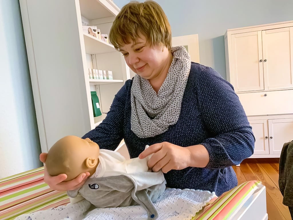 Die Hebamme Sandy Hintzsch-Donner arbeitet in der Wittenberger Praxis Wundervoll und ist viel in der Jessener Region unterwegs