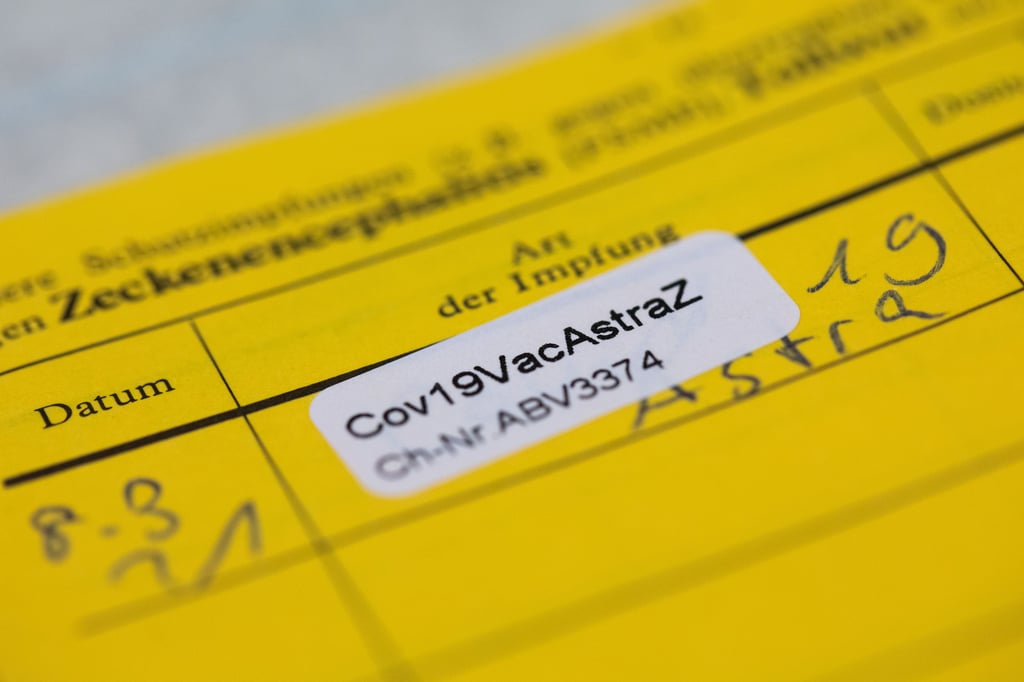 Mit einem gefälschten Impfausweis wollte sich ein Mann in einer Apotheke in Ilsenburg ein Impfzertifikat erschleichen. Das ging jedoch schief. Nun wird gegen ihn wegen Urkundenfälschung ermittelt.