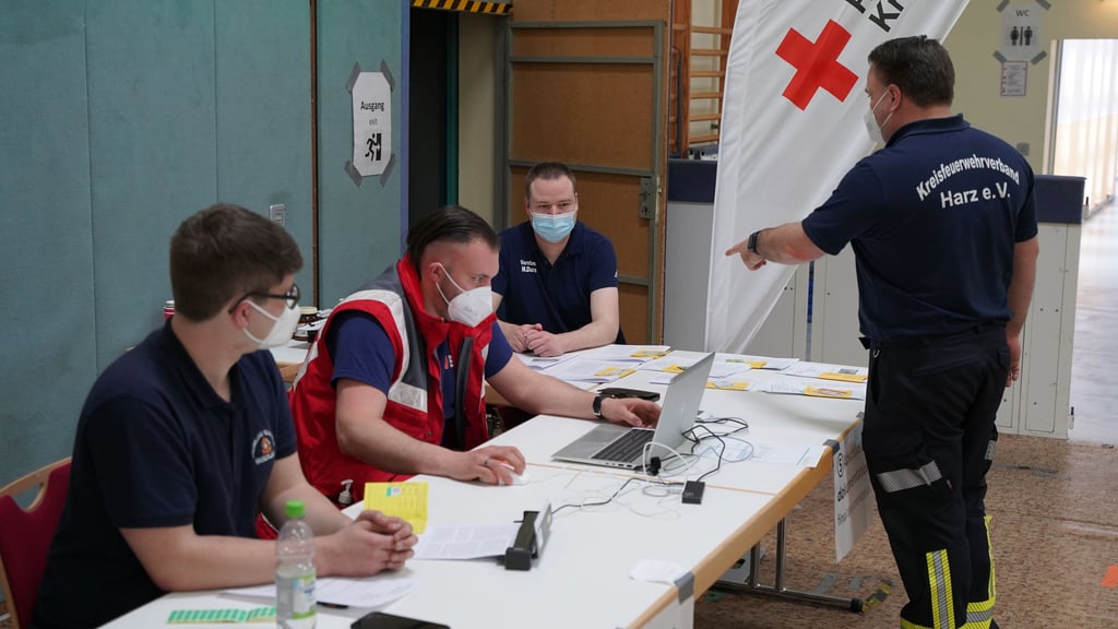 Im Blankenburger Impfzentrum wurden die ersten Feuerwehrkameraden geimpft . Foto: Denny Behrendt